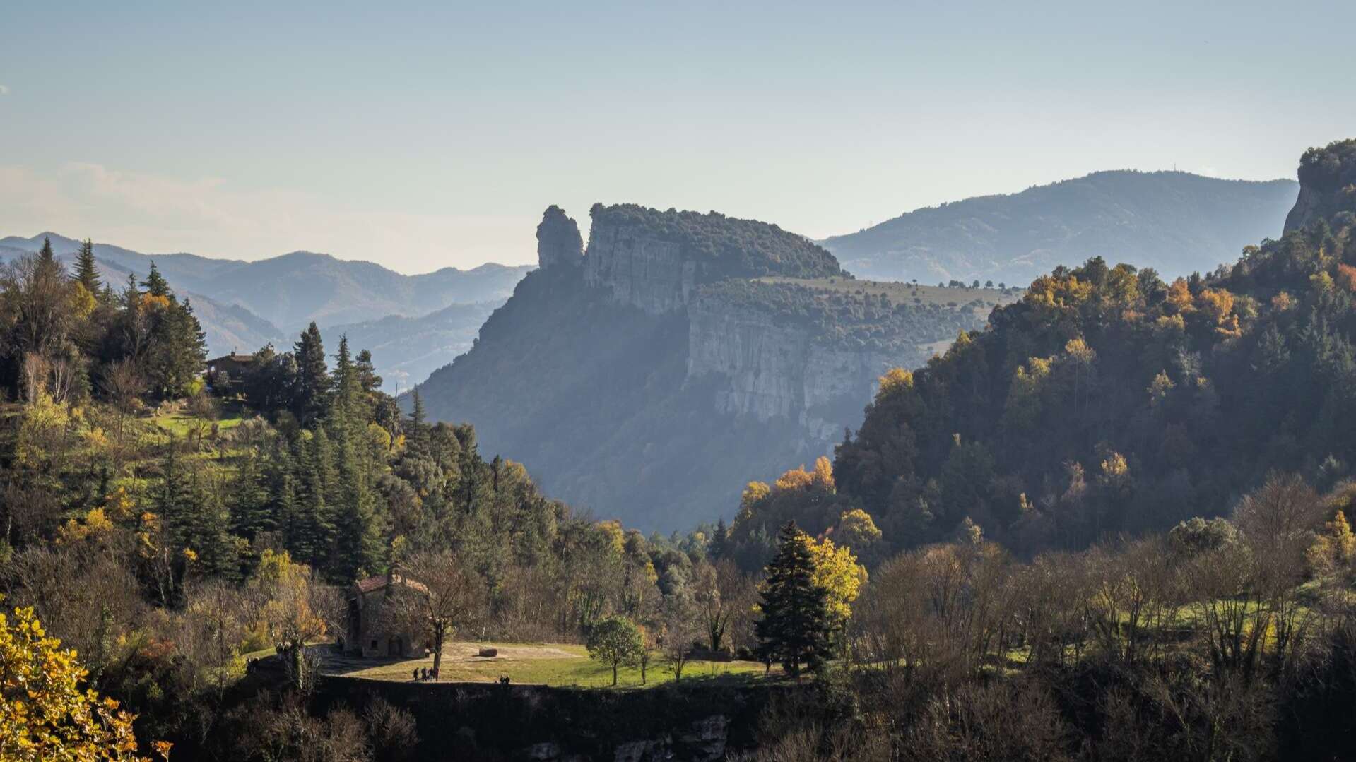 Paisaje alrededor del pueblo de Rupit. | Shutterstock