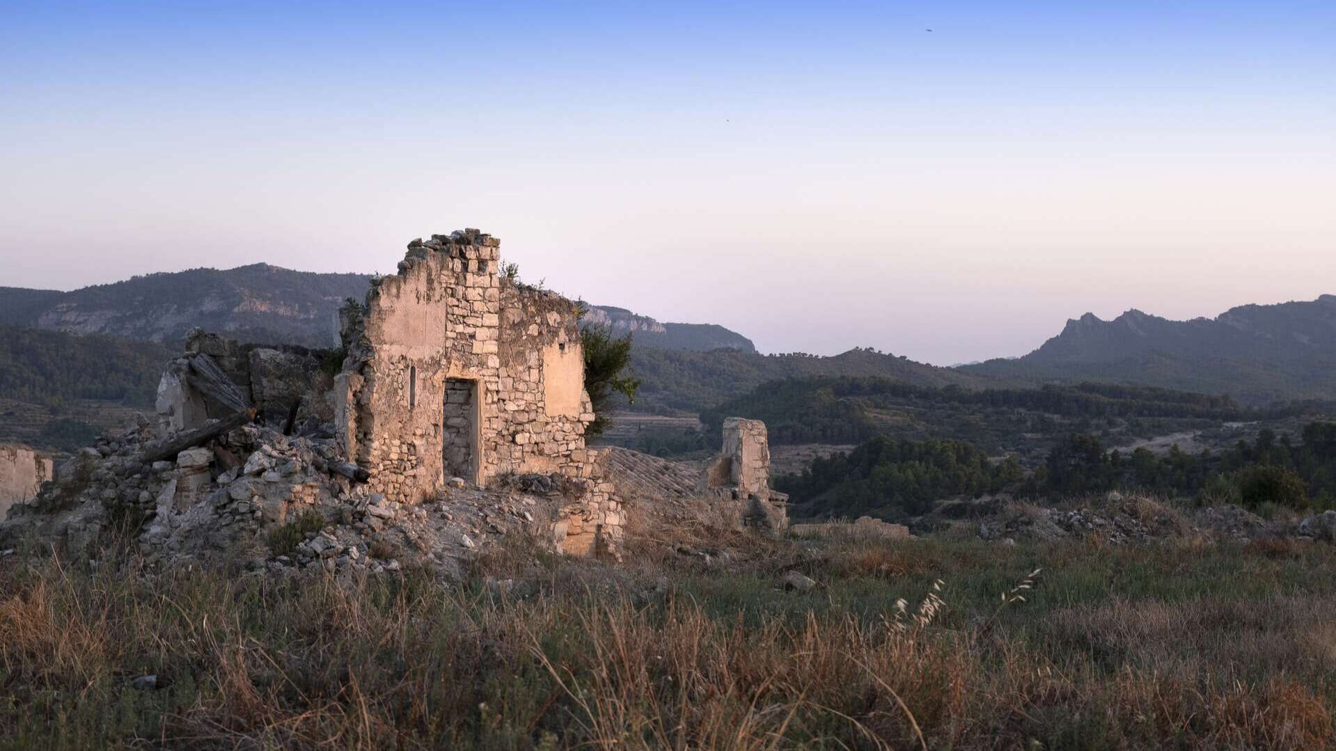 Ruinas de Corbera de Ebro, Tarragona. | Dreamstime
