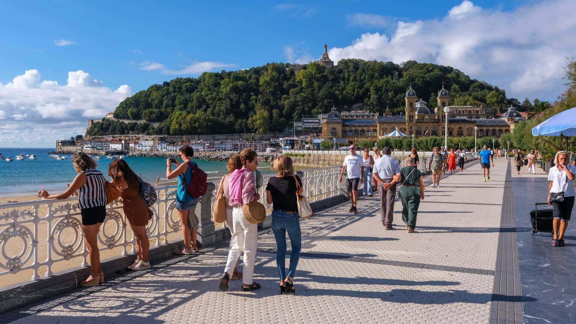 Paseo de San Sebastián. | Shutterstock
