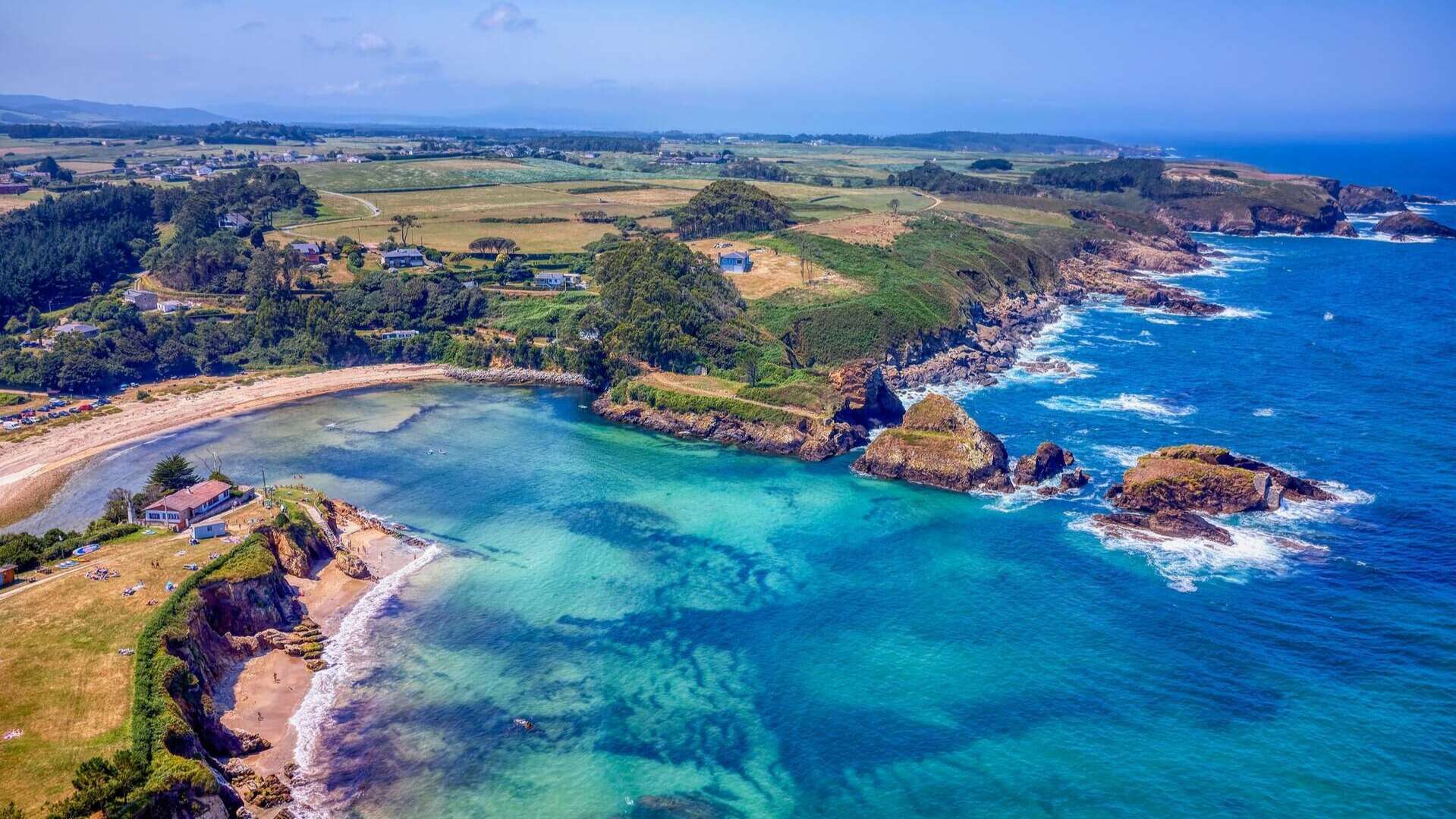 Playa de Porcía en el consejo asturiano de El Franco. | Shutterstock