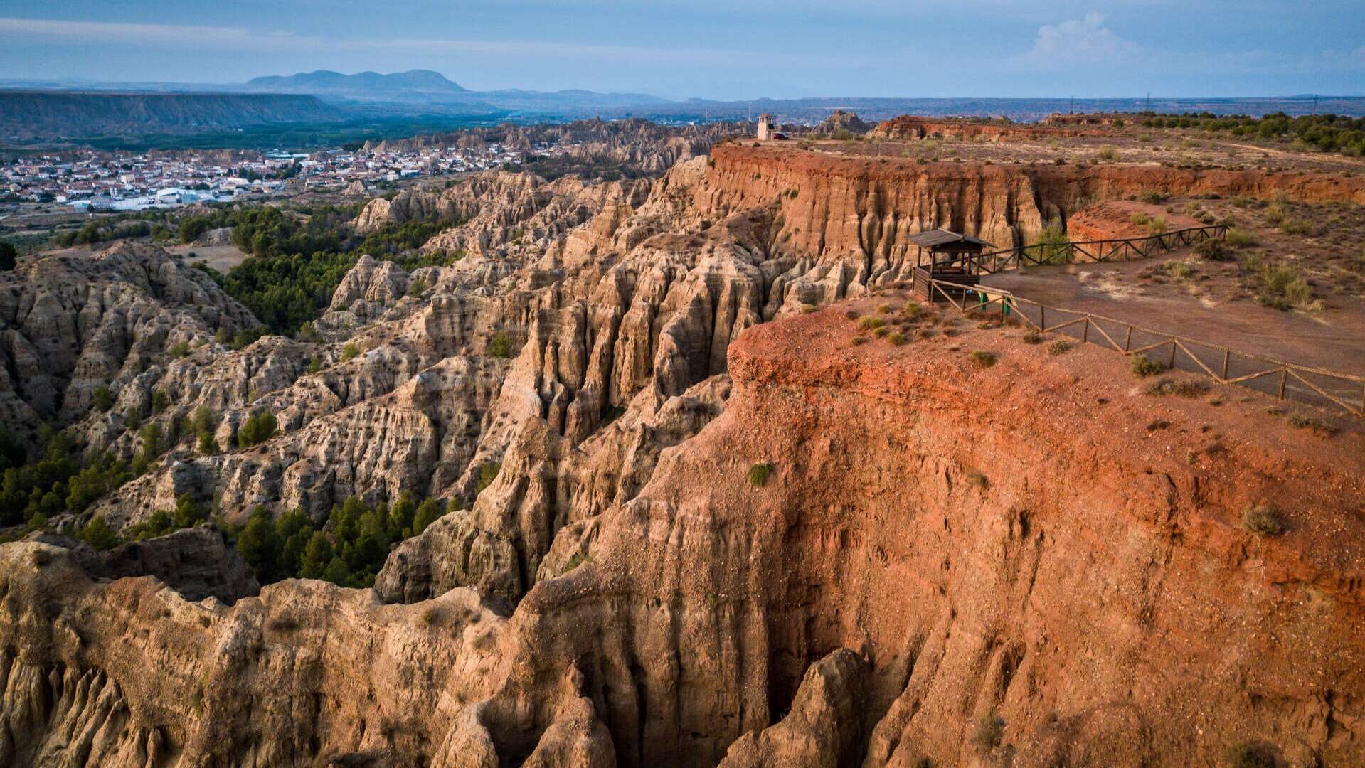 Mirador de las Cárcavas de Marchal, Granada. | Shutterstock