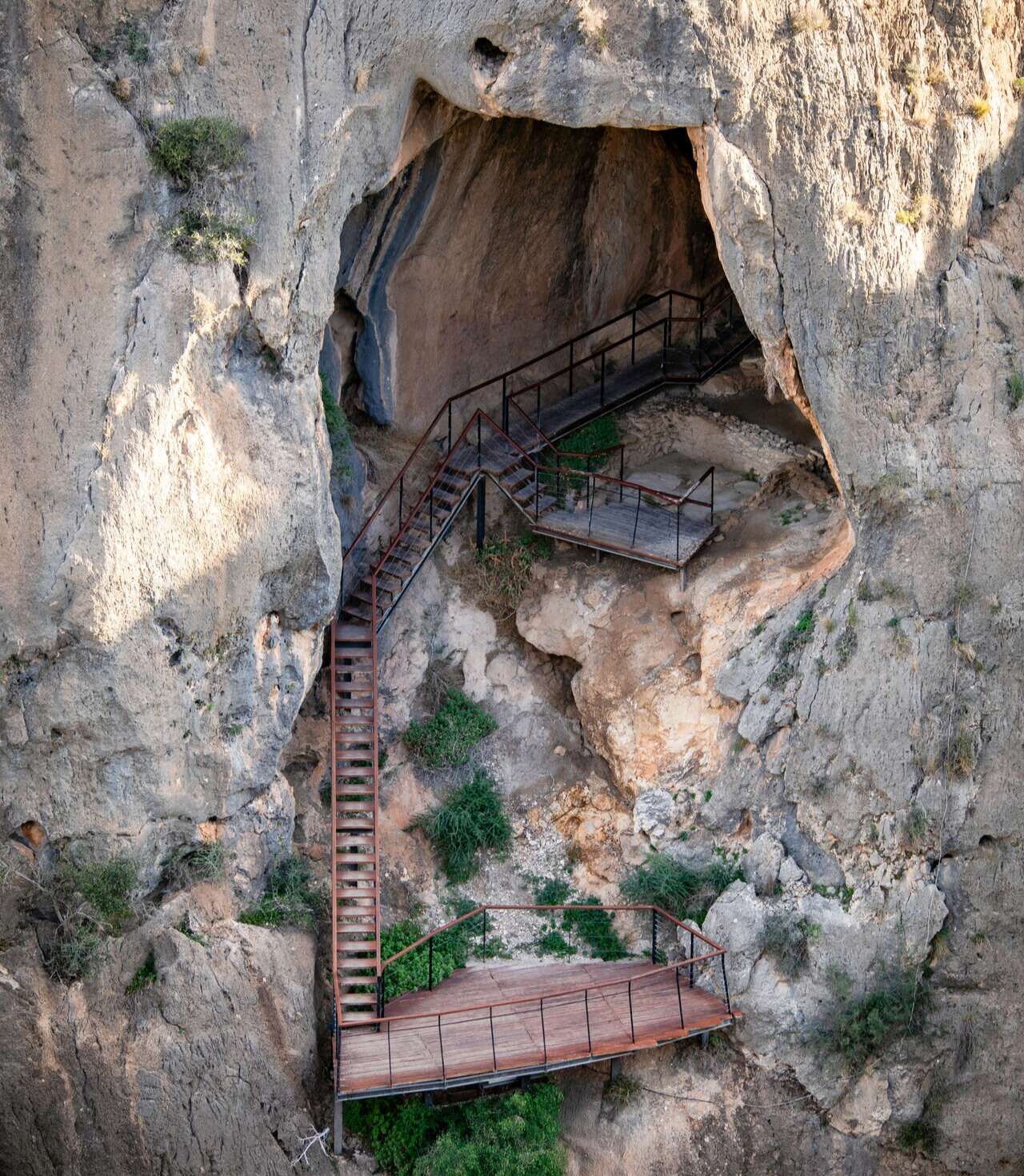 Cueva de Serreta en el Cañón de Almadenes. | Dreamstime