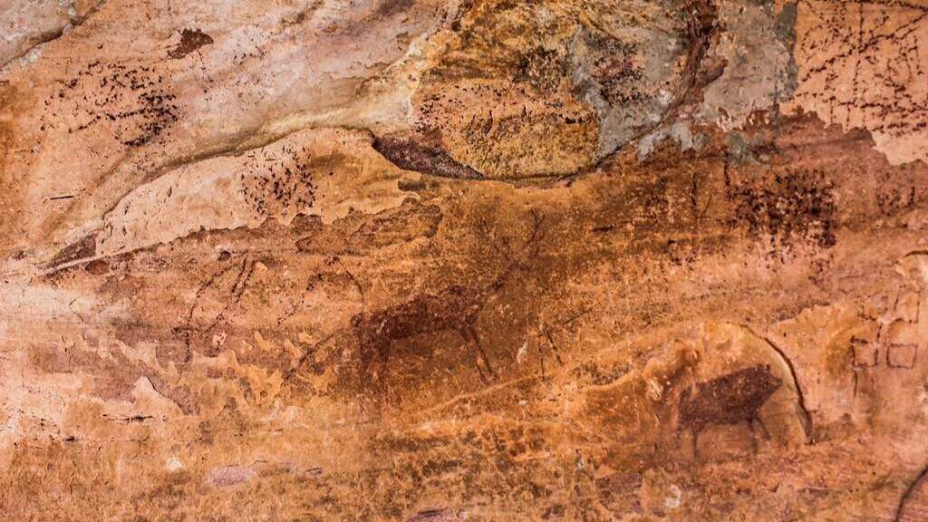 Arte rupestre en en el yacimiento de Peña del Escrito, en Villar del Humo. | Clemens Schmillen, Wikimedia