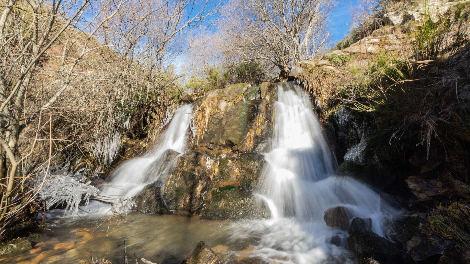 Cascada en los Calderones de Piedrasecha. | Shutterstock