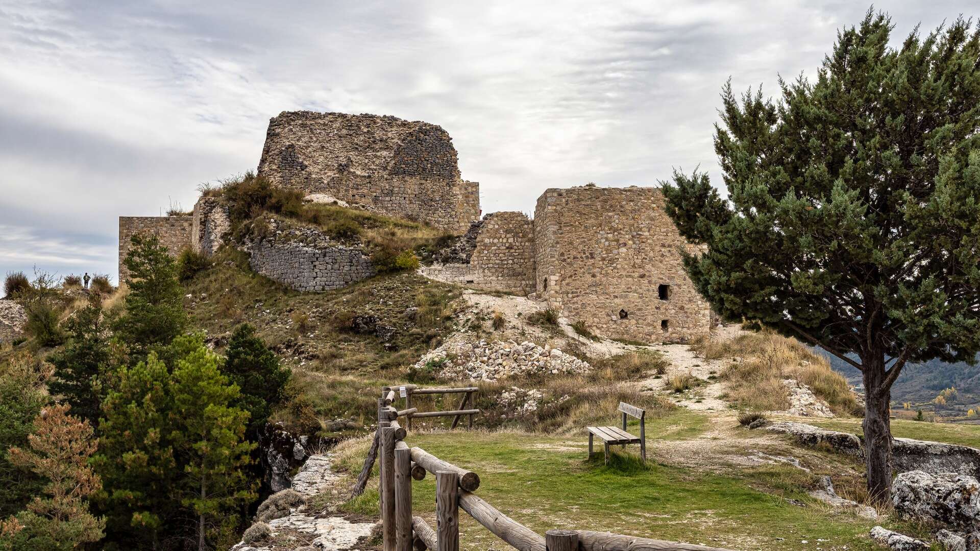Entorno del Castillo de Rochafrida. | Dreamstime
