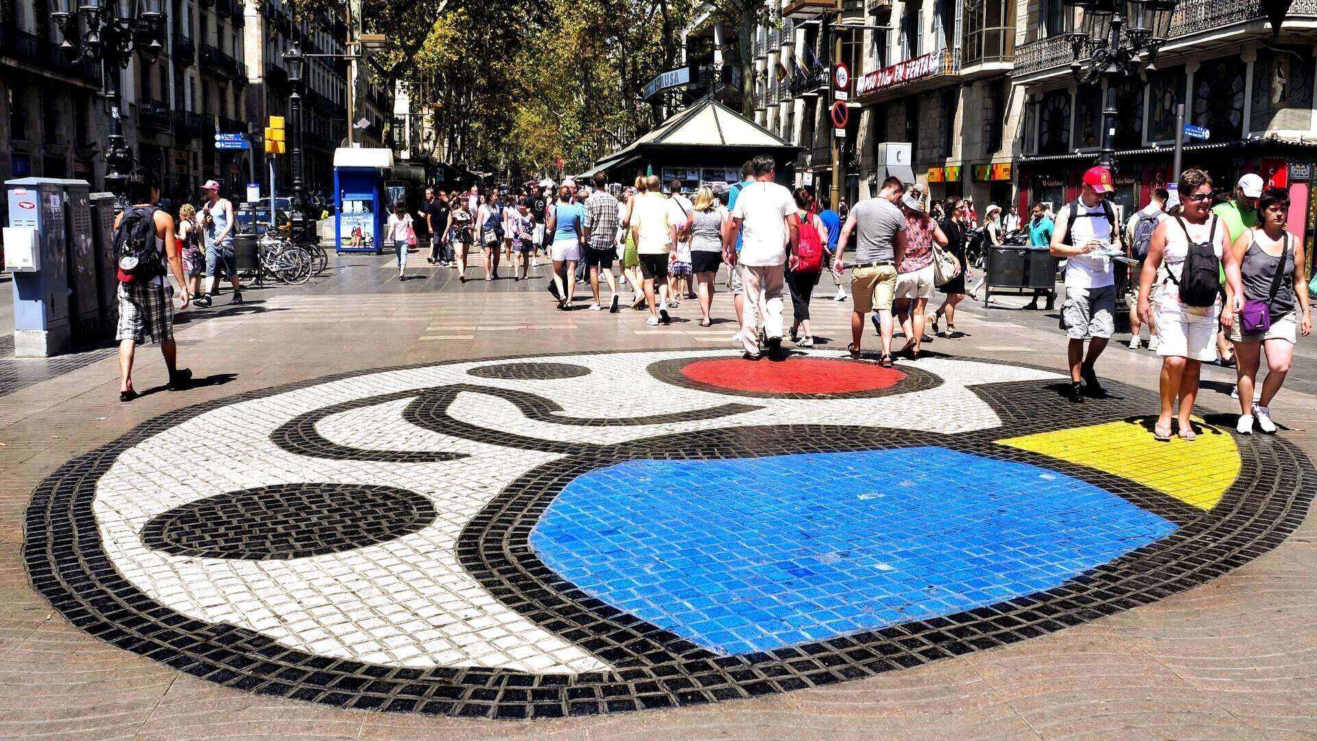 El mosaico del Pla de l’Os, en la Rambla en Barcelona. | Dreamstime