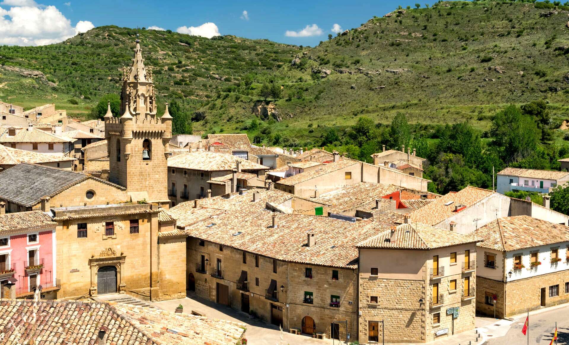 Castillo romano en Uncastillo, Zaragoza. | Dreamstime