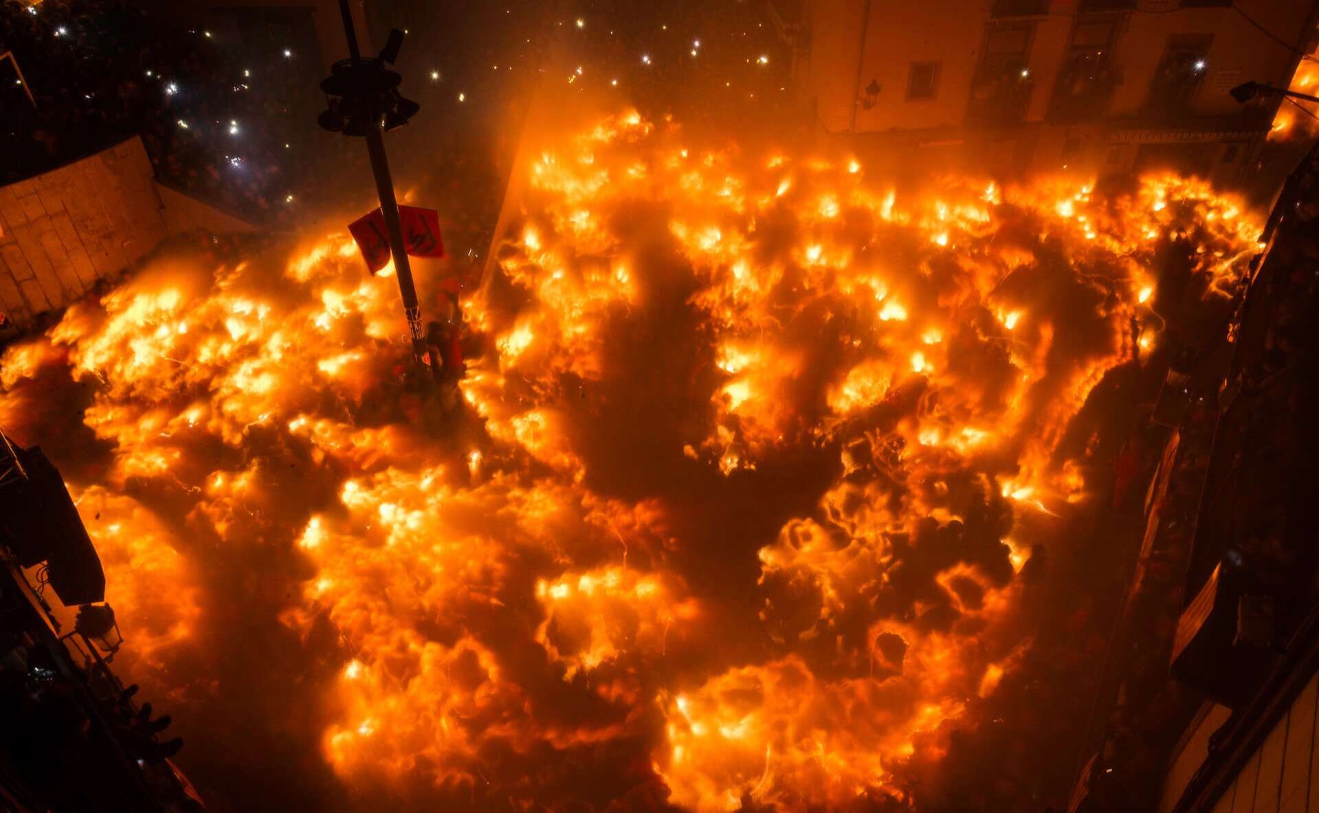 La Patum, fiesta tradicional del fuego. | Shutterstock
