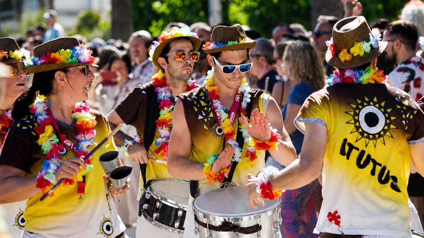 Celebrando el Orgullo en Sitges. Dreamstime.