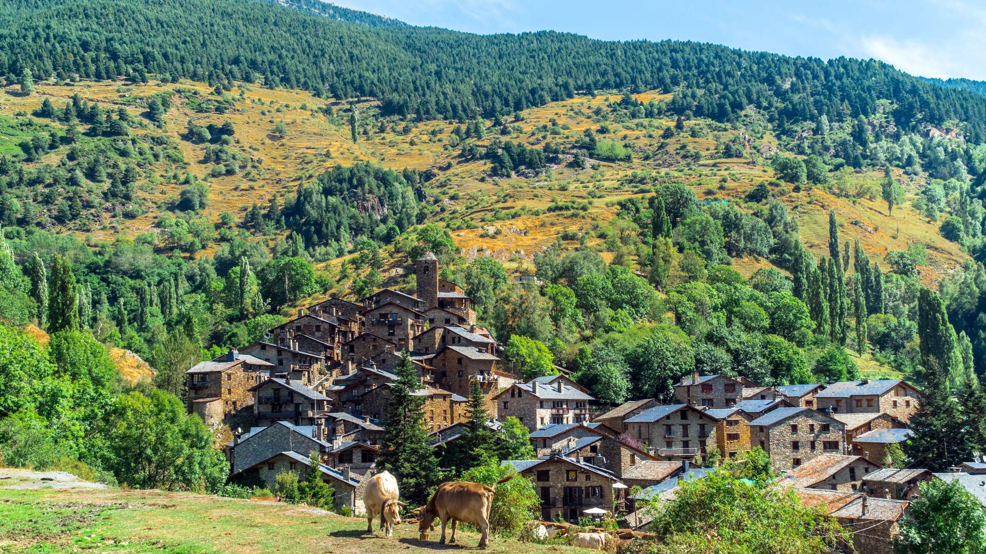 Pueblo pirenaico de Os de Civís. | Shutterstock