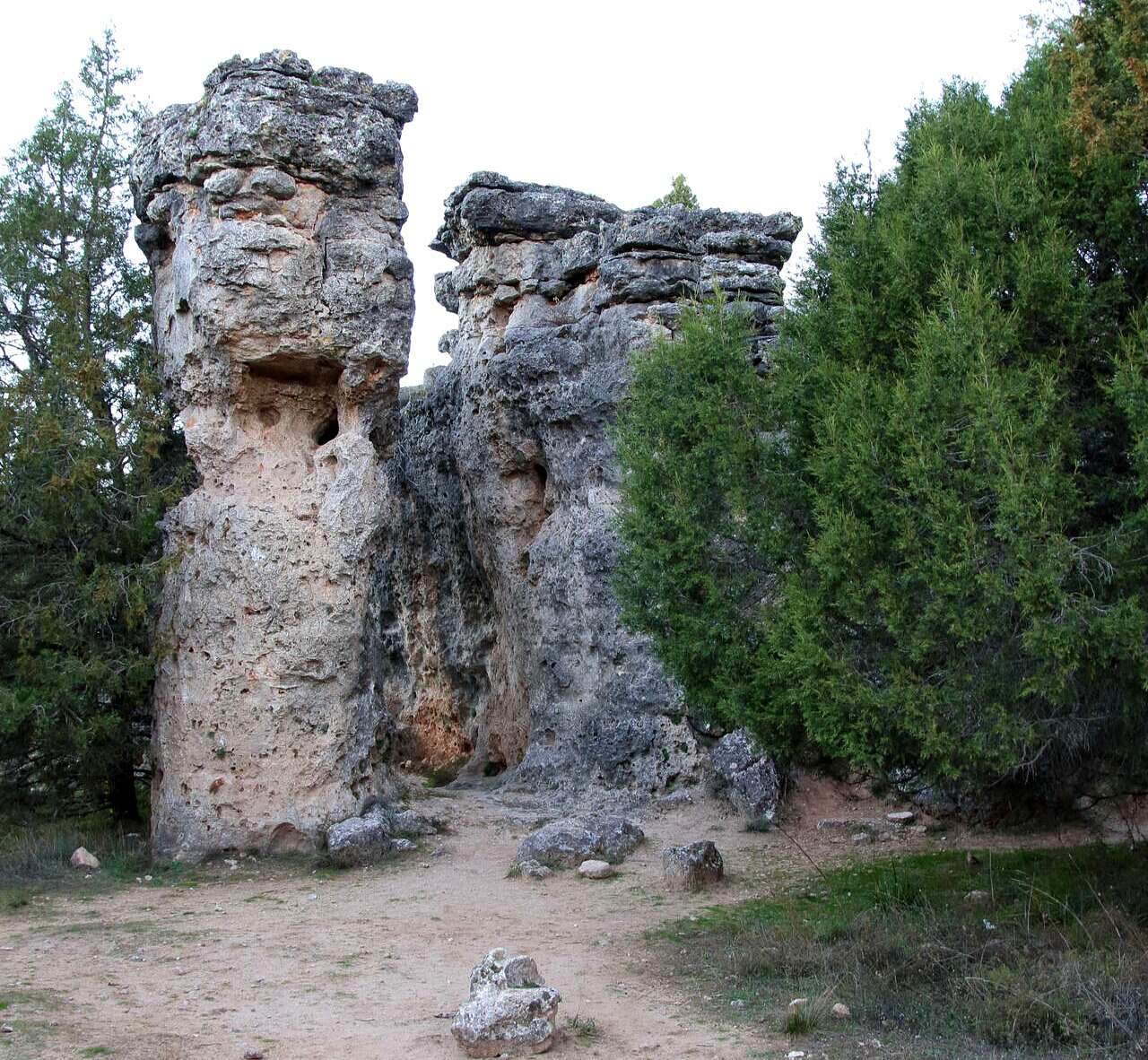 Rocas del período Cretácico en la ciudad de Tamajón. | Dreamstime