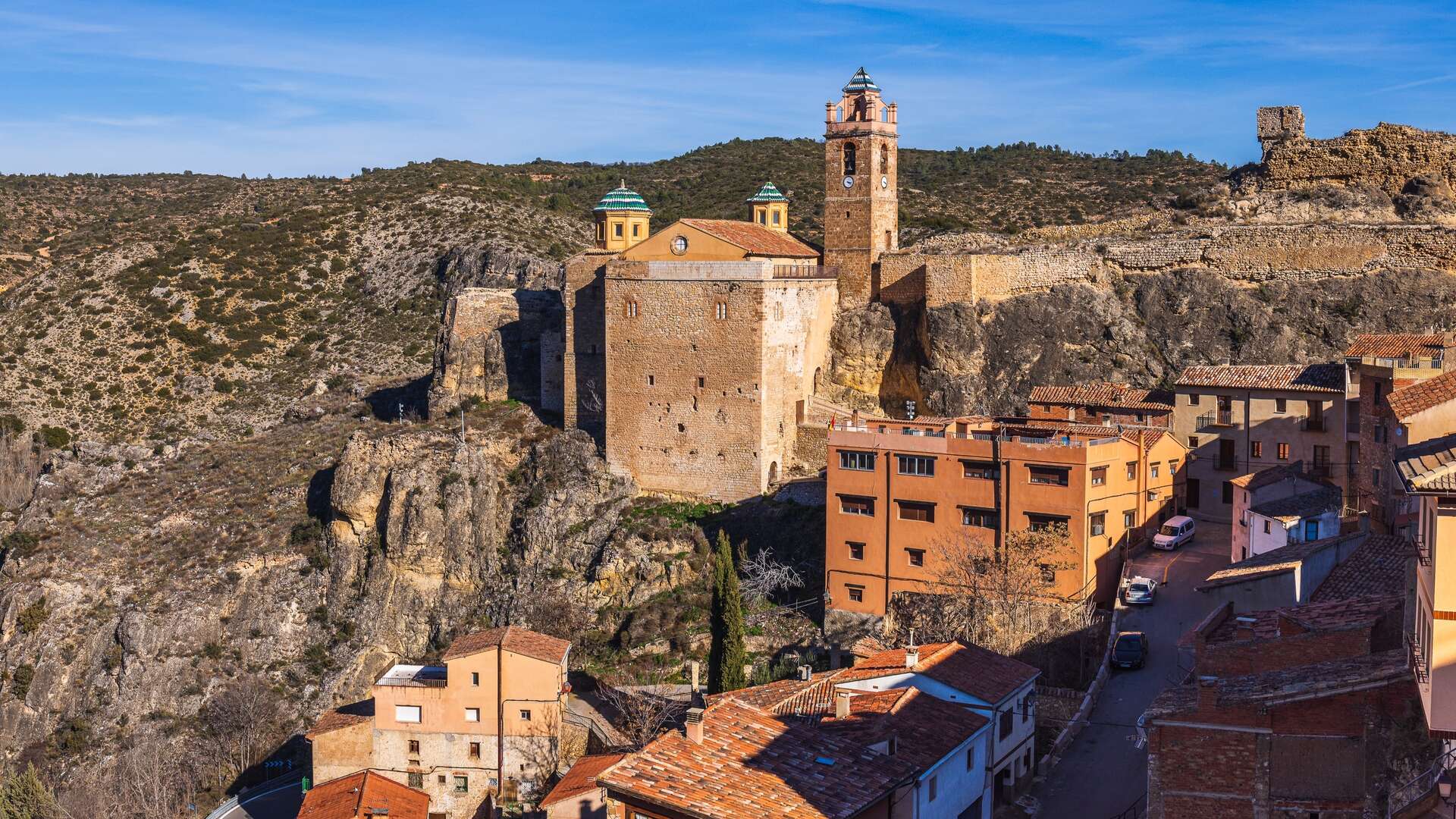Iglesia fortaleza de Nuestra Señora de los Ángeles, Castielfabib. | Shutterstock