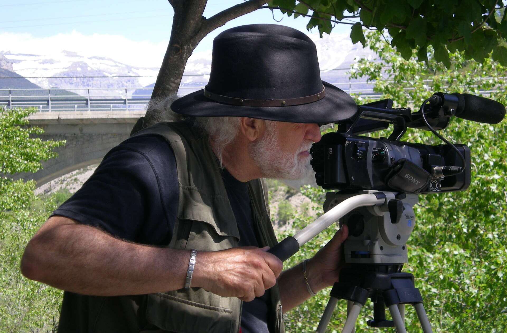 Eugenio Monesma grabando uno de sus documentales. | Eugenio Monesma