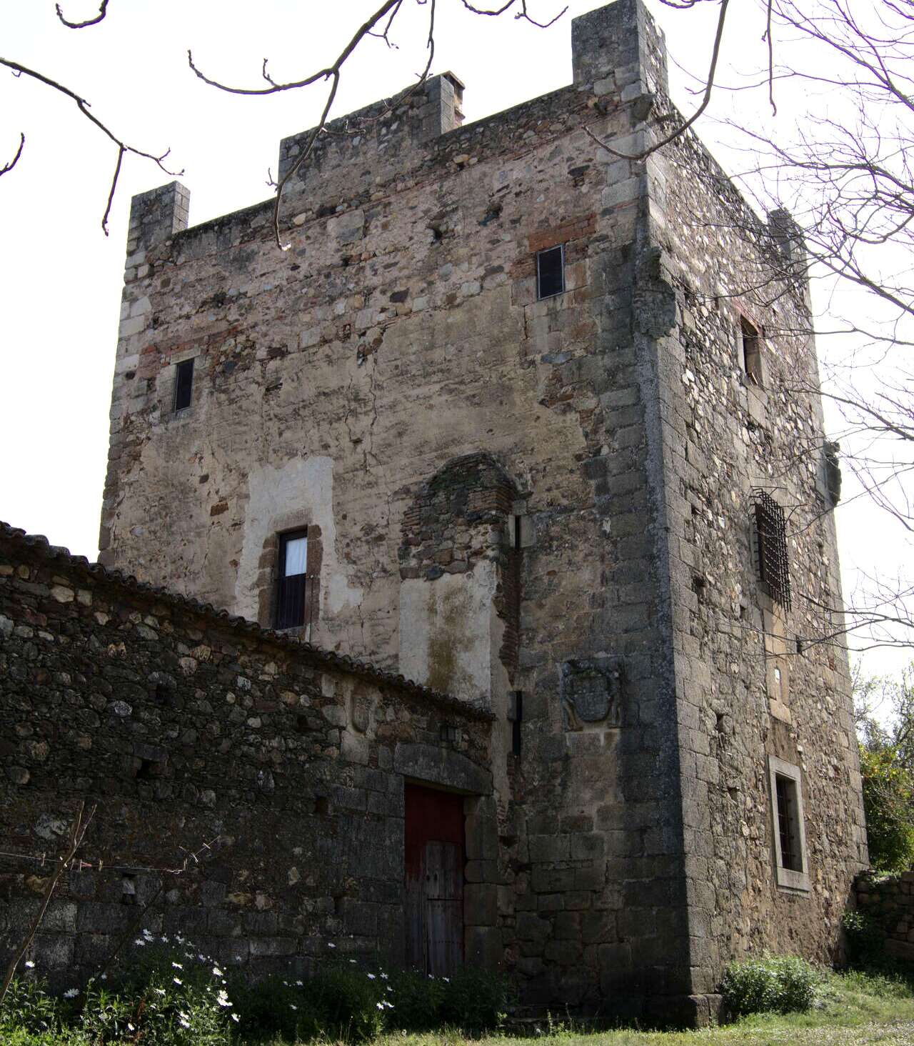 Castillo de Grimaldo. | 	Trastolillo, Wikimedia