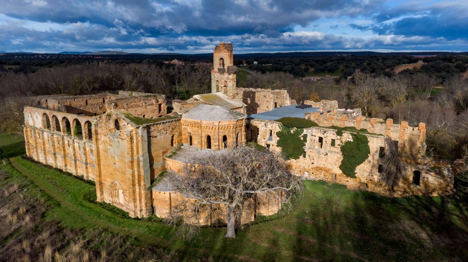 Monasterio de Santa María de Moreruela, Granja de Moreruela. | Shutterstock