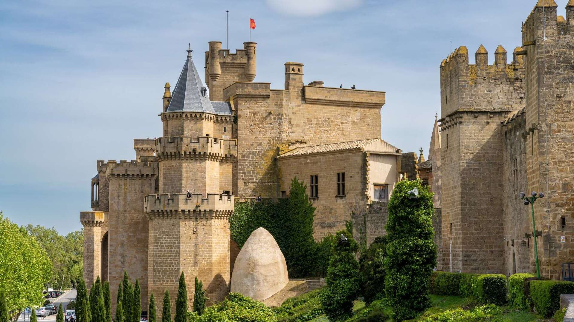 Palacio de Olite. shutterstock_2158710377