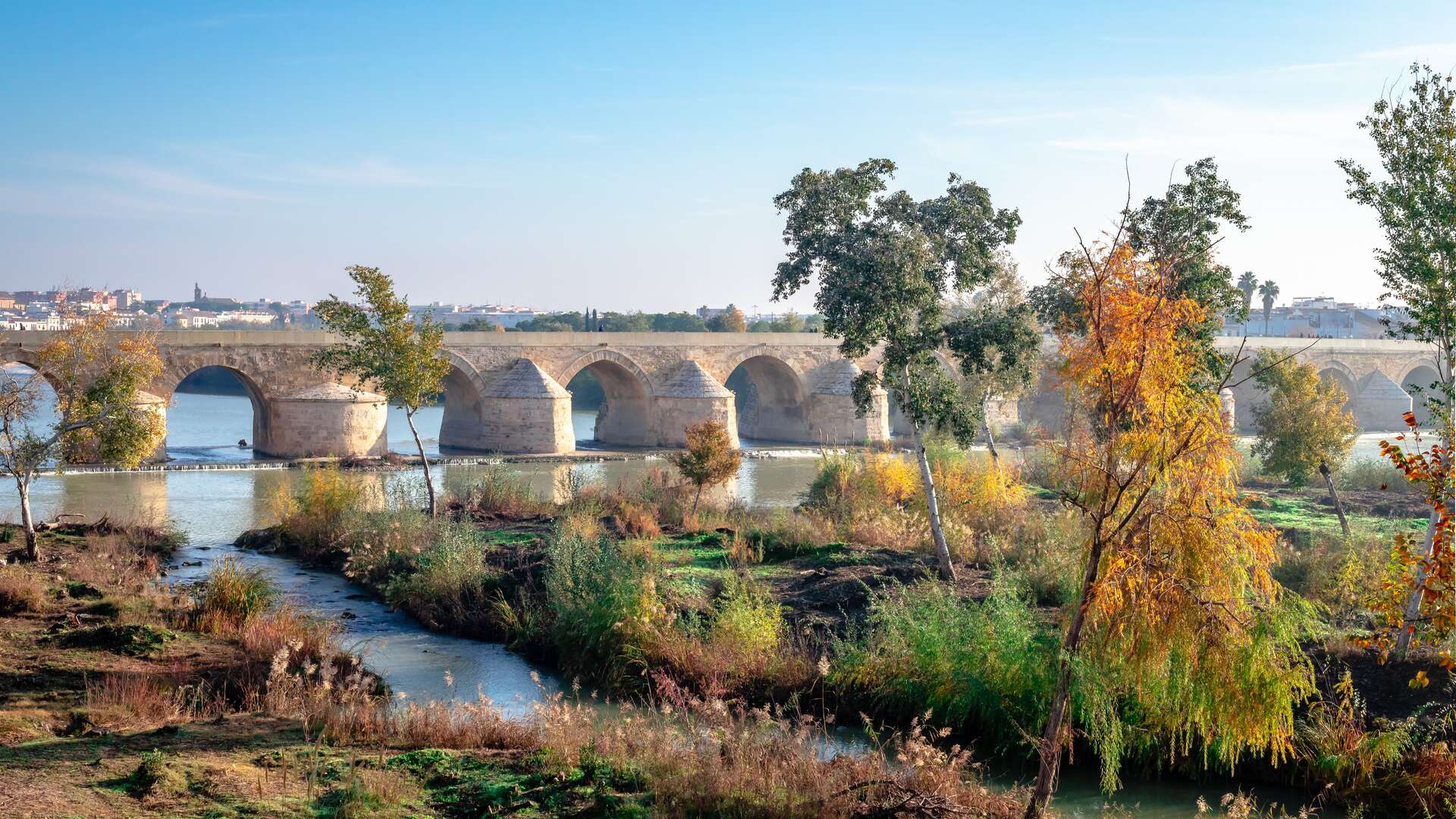 Puente romano en Sotos de la Albolafia, Córdoba. | Shutterstock