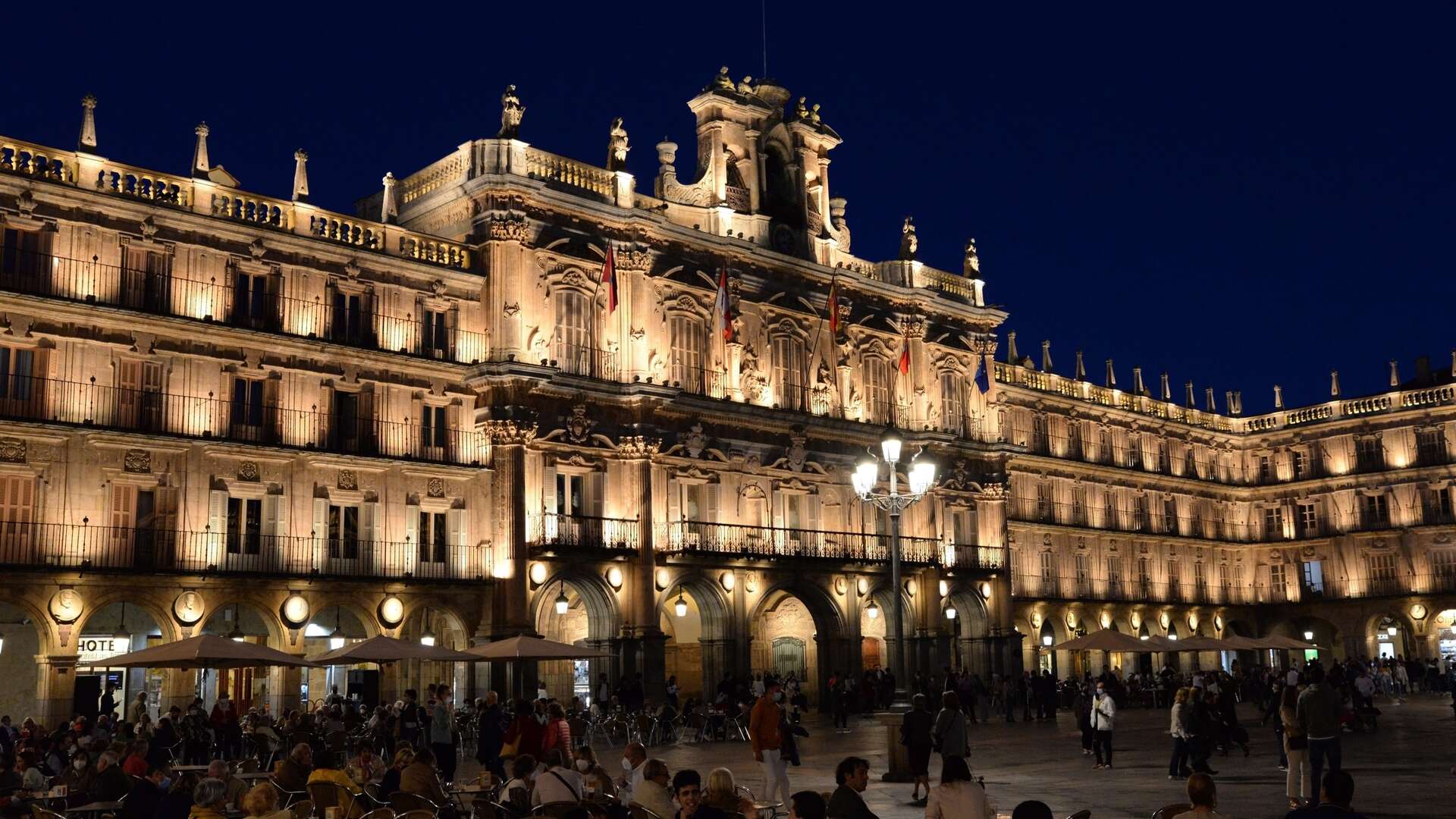 Salamanca por la noche. | Shutterstock