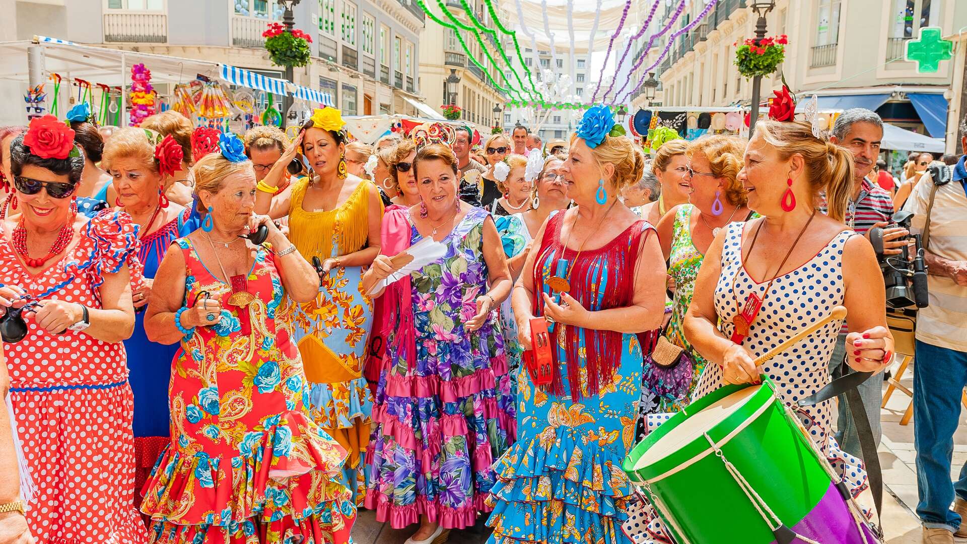 Trajes tradicionales en la Feria de Málaga. | Shutterstock