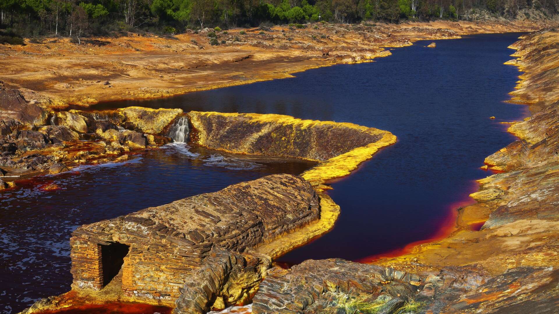 Molino de harina en la orilla del río Tinto, en Huelva. | Shutterstock