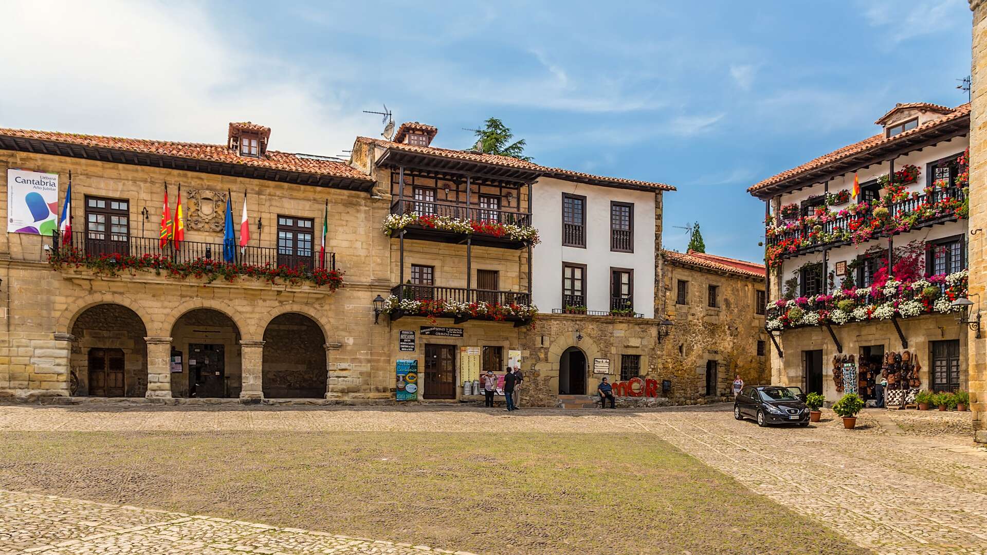 Plaza de Ramón Pelayo en Santillana del Mar. | Shutterstock