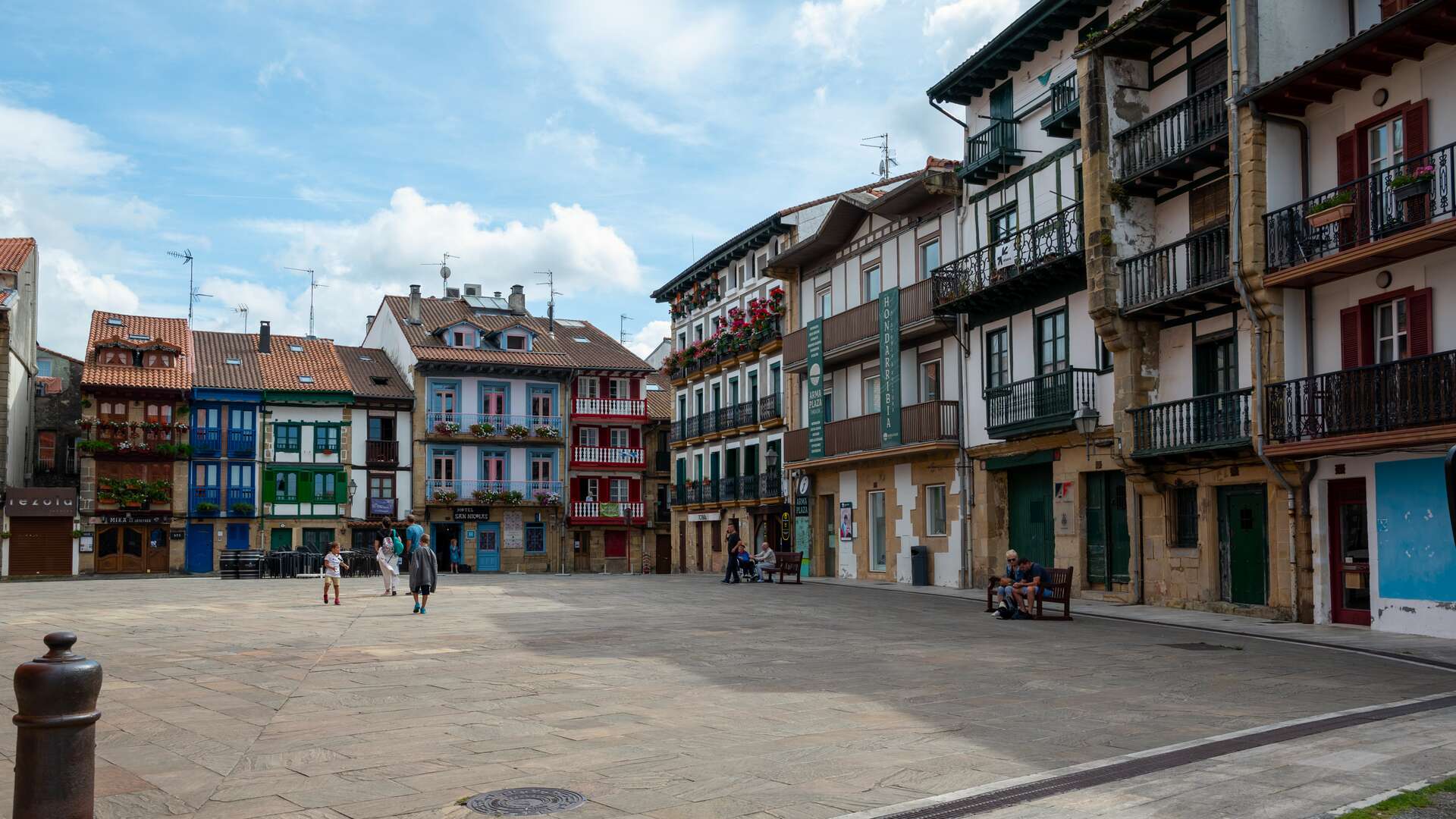 Plaza de Armas de Hondarribia, Gipuzkoa. | Dreamstime