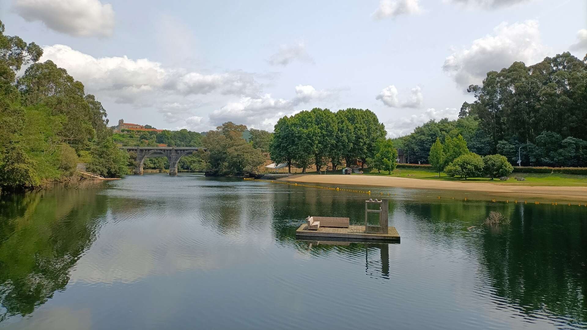 Playa de Lérez y Saavedra de Francisco Leiro en Pontevedra. | Domi402, Wikimedia