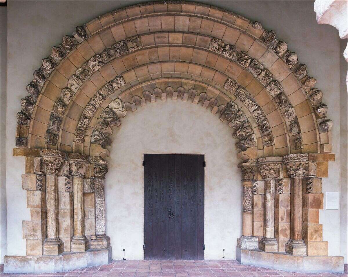 Pórtico románico de San Vicente de Frías. | The Metropolitan Museum of Art