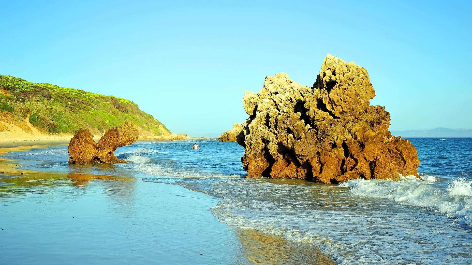 Parque Natural del Estrecho, Tarifa. | Shutterstock
