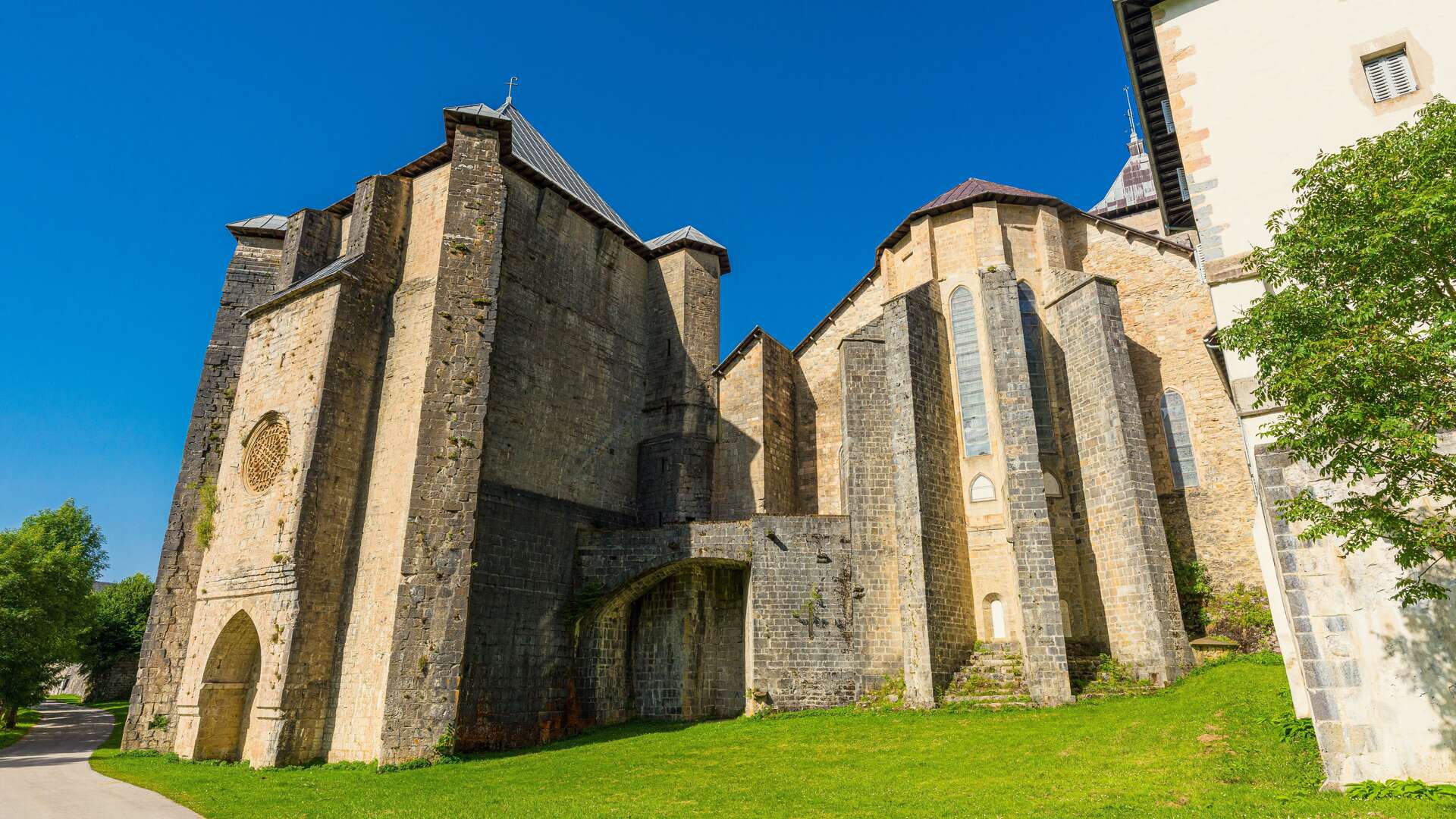 Real Colegiata de Santa María de Roncesvalles. | Shutterstock