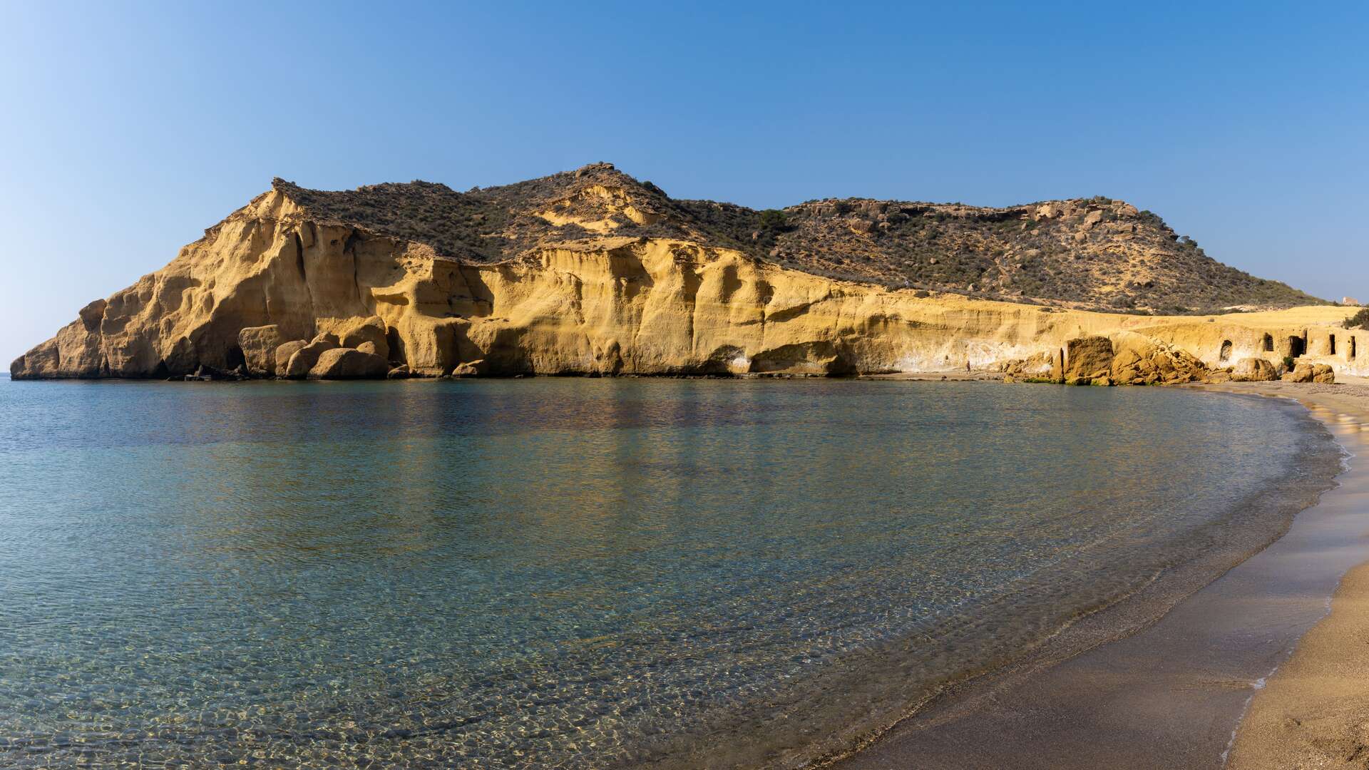 Panorámica de la playa de los Cocedores y sus formaciones erosionadas. | Dreamstime