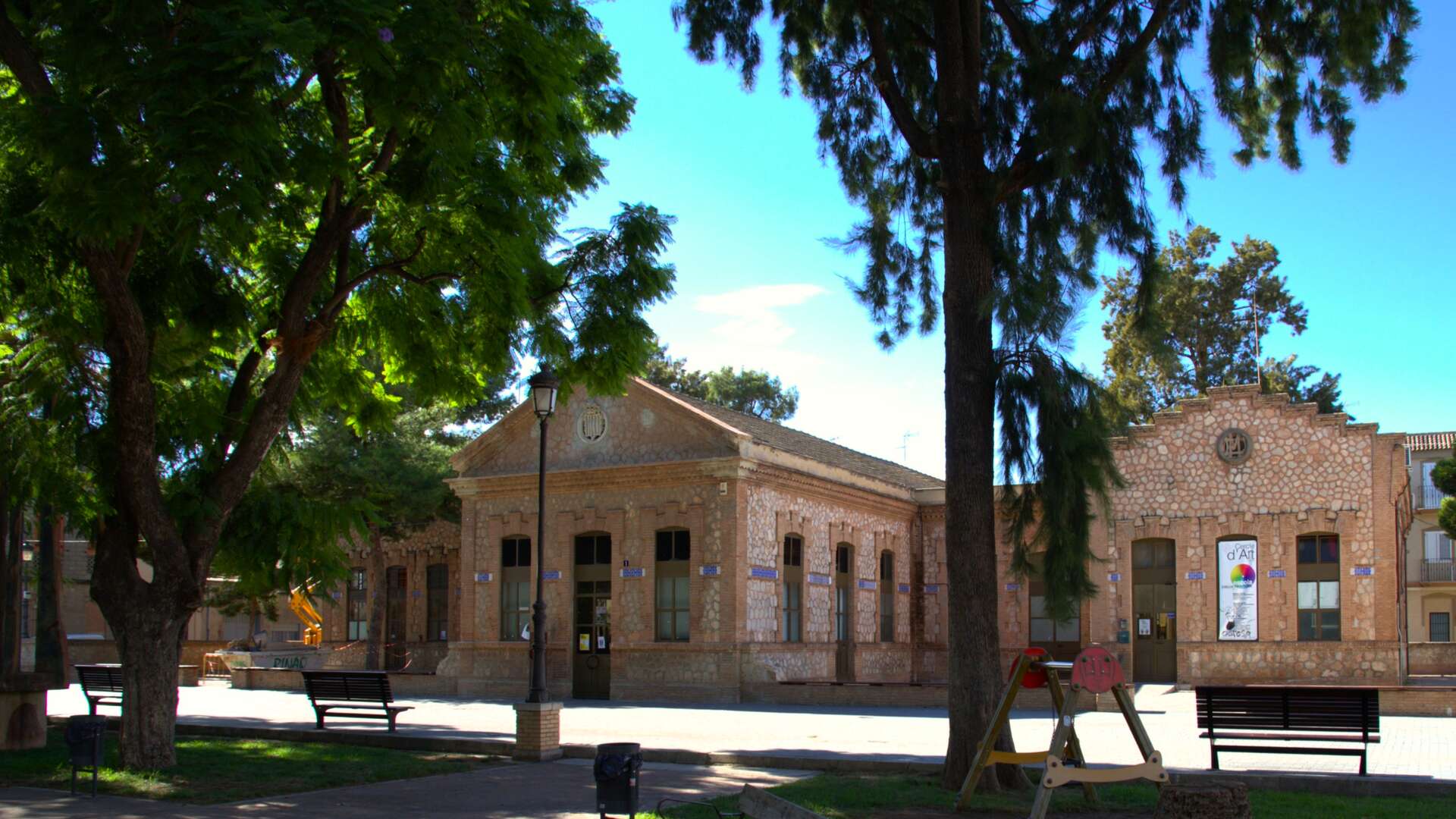 Las antiguas Escuelas Municipales albergan actualmente la Casa de la Cultura de Foios. | Sancor, Wikimedia