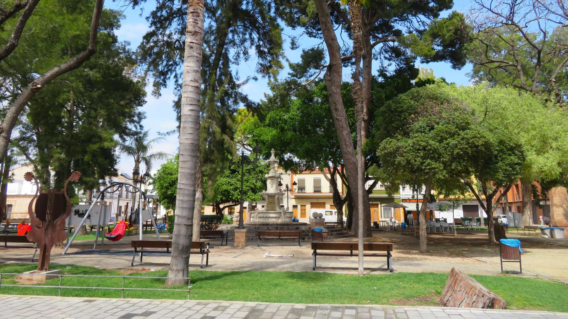 El parque de la Alameda, uno de los principales espacios de encuentro de Foios. | Juan Emilio Prades Bel, Wikimedia