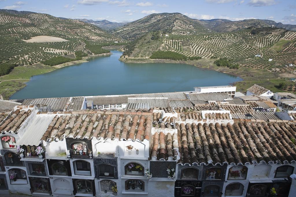 Cementerios más curiosos de España Iznájar