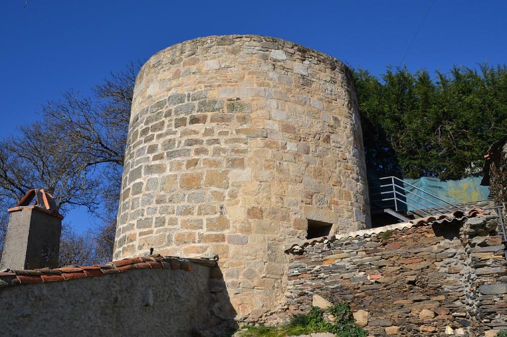 Cubo de las murallas templarias de Alcañices