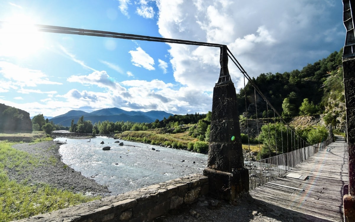Puente de Jánovas, sobre el río Ara